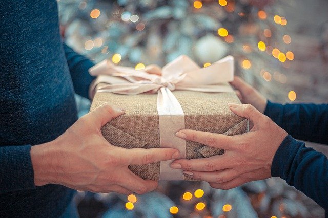 Cadeaux et bons d’achat : 171 € par salarié en 2021